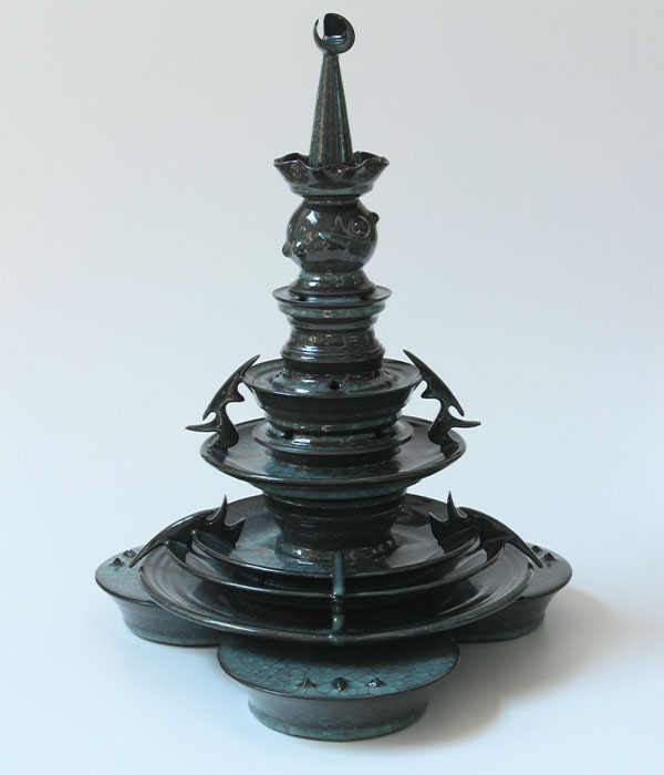青瓷黒晶博山鼎爐　「REIMEI」　W50.4xD48.3xH63cm　¥7,700,000（税込）