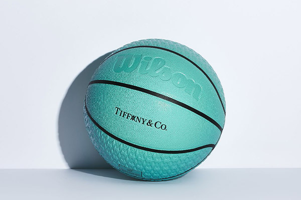 ダニエル・アーシャムがデザインする限定のティファニーブルーのバスケットボール