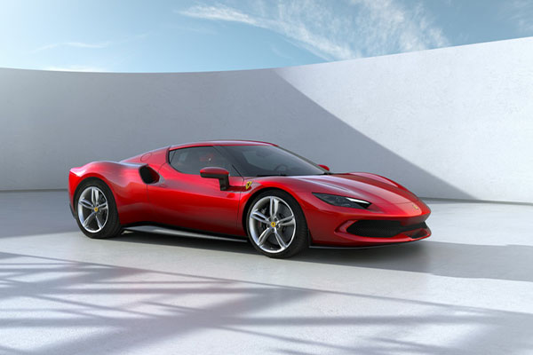 フェラーリが打ち出したスーパーカーの新しいカタチ新世代PHVは怒涛の830馬力！