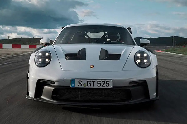 “ザ・トップ・オブ・911”＝高性能な「GT３ RS」にスポーツカー好き＆911エンスーはドーパミンどばどば！