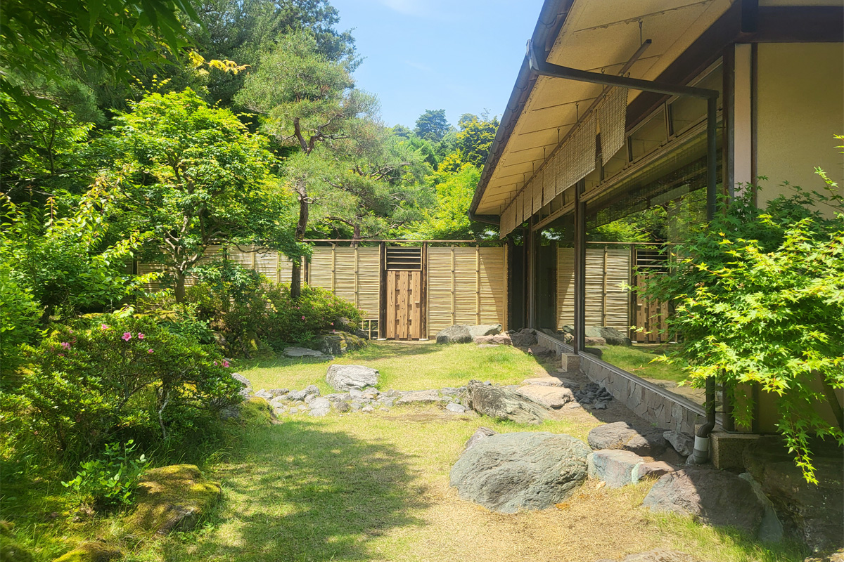 三養荘の庭園